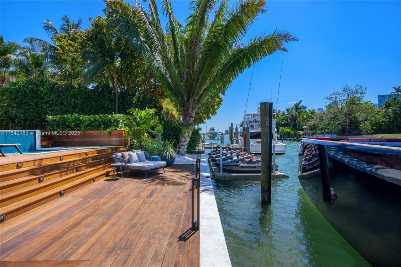 4241 Palm Ln, Miami, FL 33137 Photo