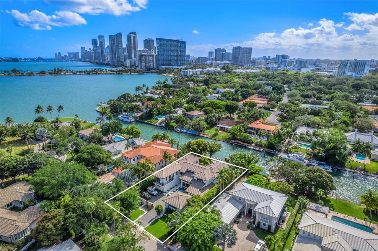 4241 Palm Ln, Miami, FL 33137 Photo