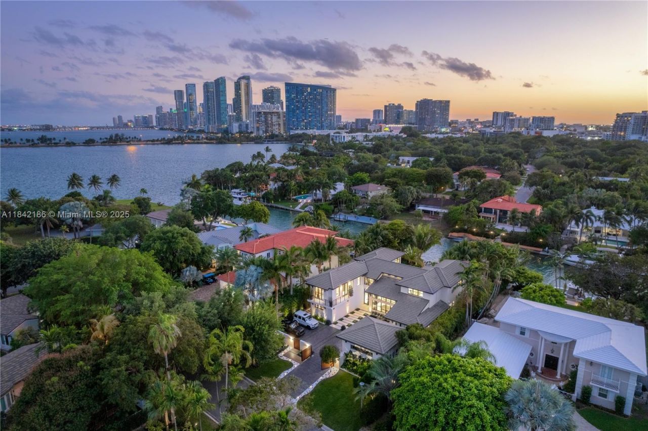 4241 Palm Ln, Miami, FL 33137 Photo