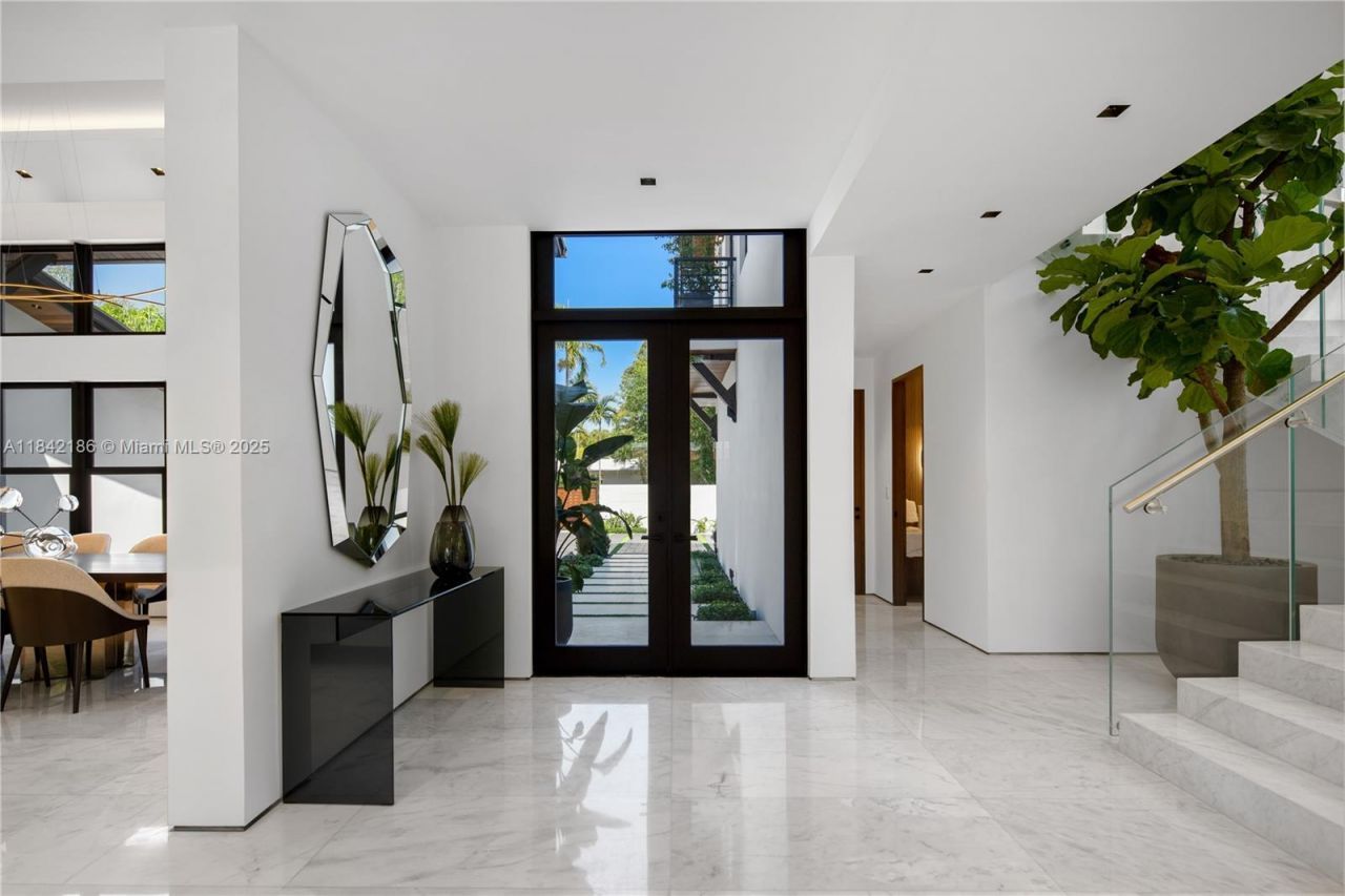 4241 Palm Ln, Miami, FL 33137 Photo