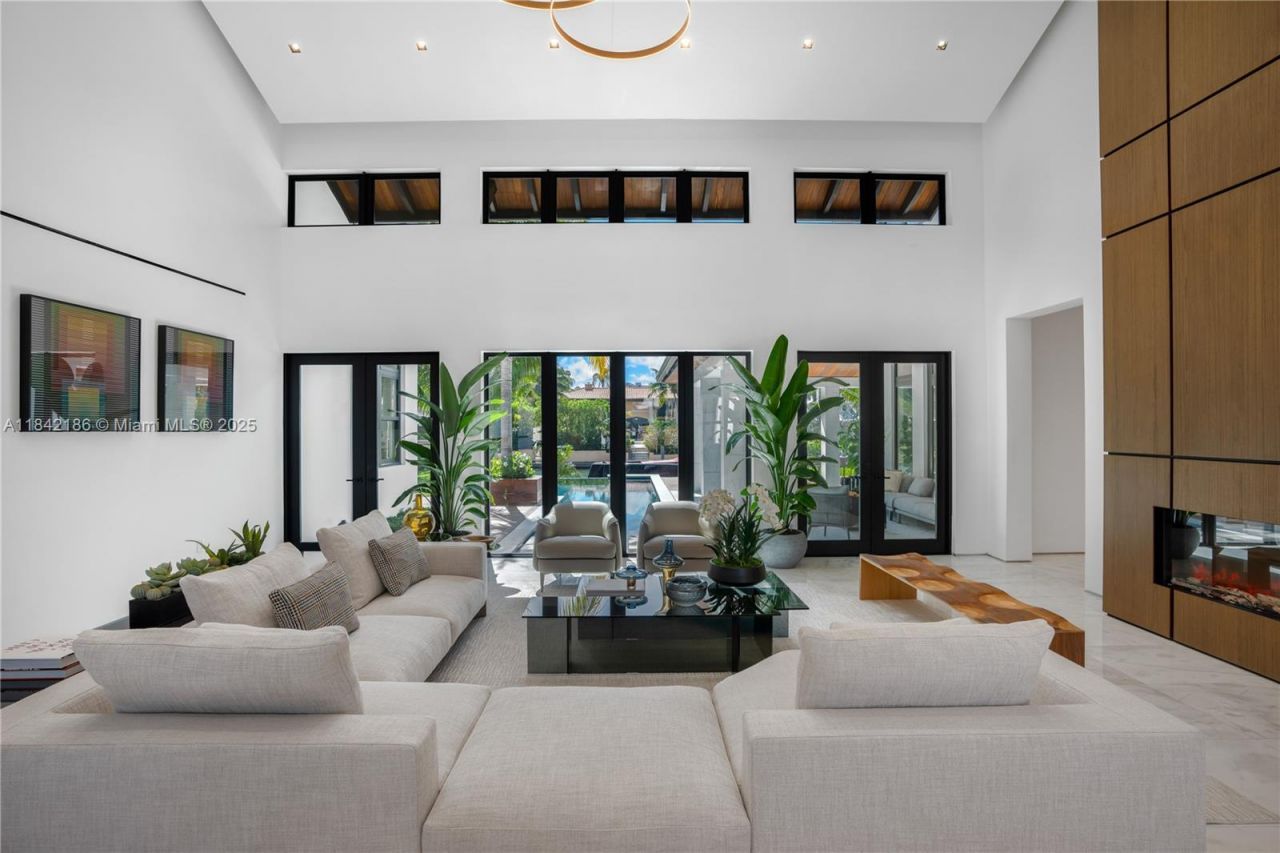 4241 Palm Ln, Miami, FL 33137 Photo