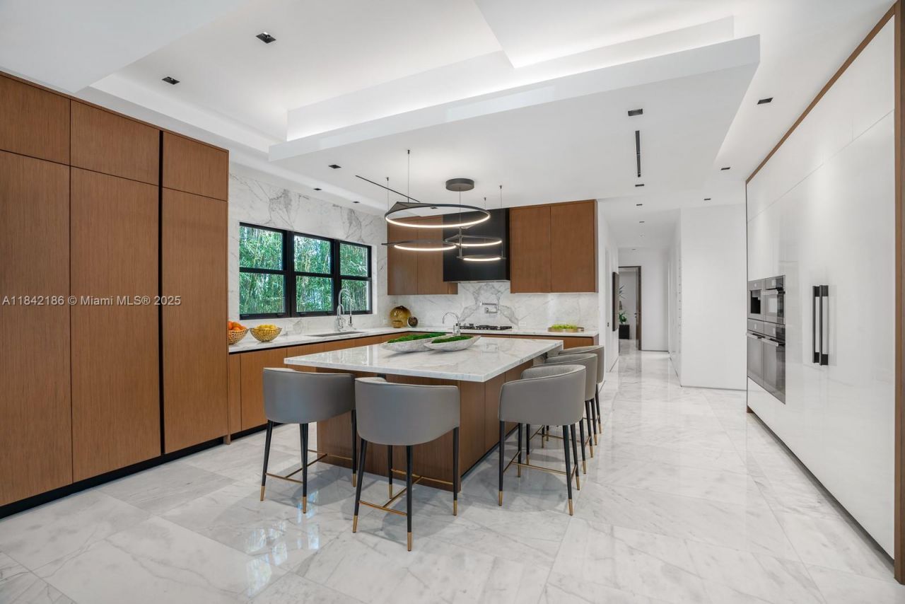 4241 Palm Ln, Miami, FL 33137 Photo