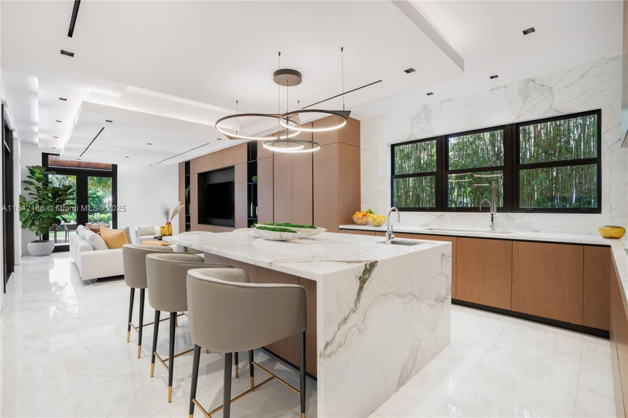 4241 Palm Ln, Miami, FL 33137 Photo