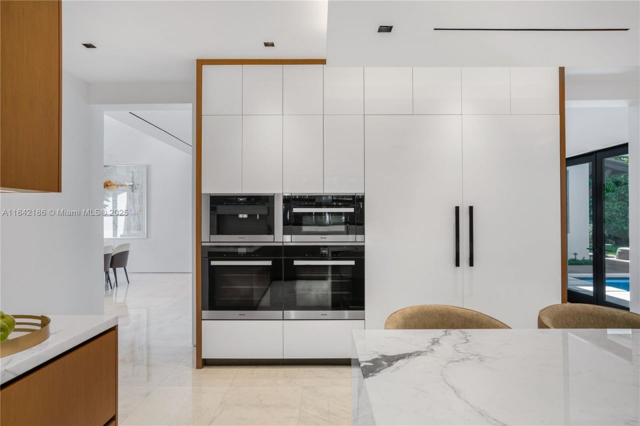 4241 Palm Ln, Miami, FL 33137 Photo