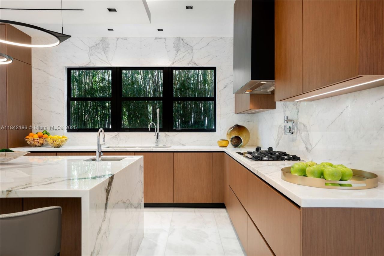 4241 Palm Ln, Miami, FL 33137 Photo