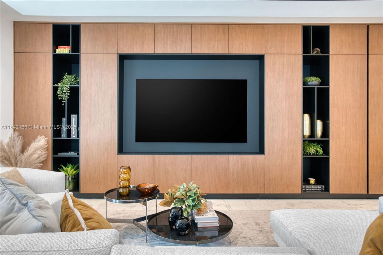 4241 Palm Ln, Miami, FL 33137 Photo