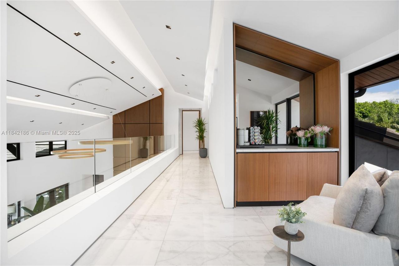 4241 Palm Ln, Miami, FL 33137 Photo