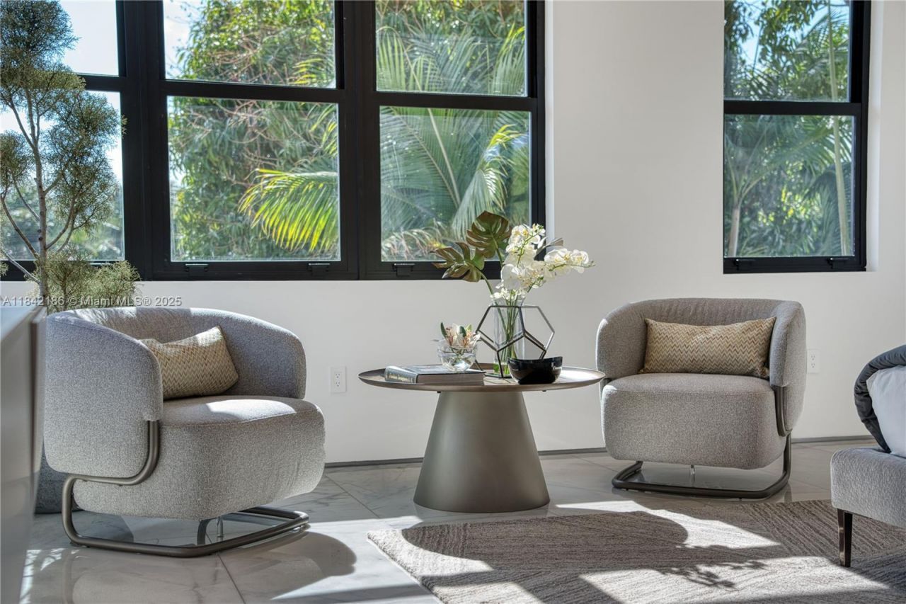 4241 Palm Ln, Miami, FL 33137 Photo