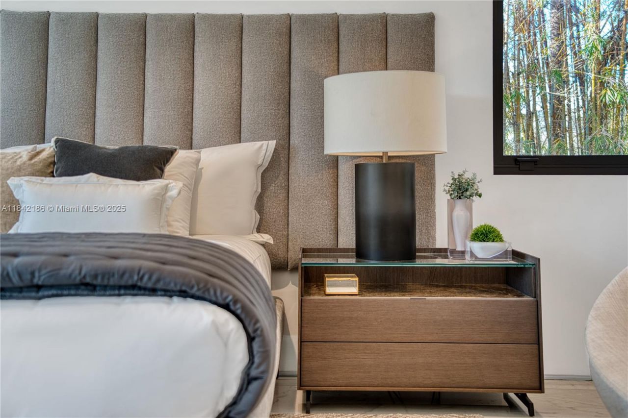 4241 Palm Ln, Miami, FL 33137 Photo