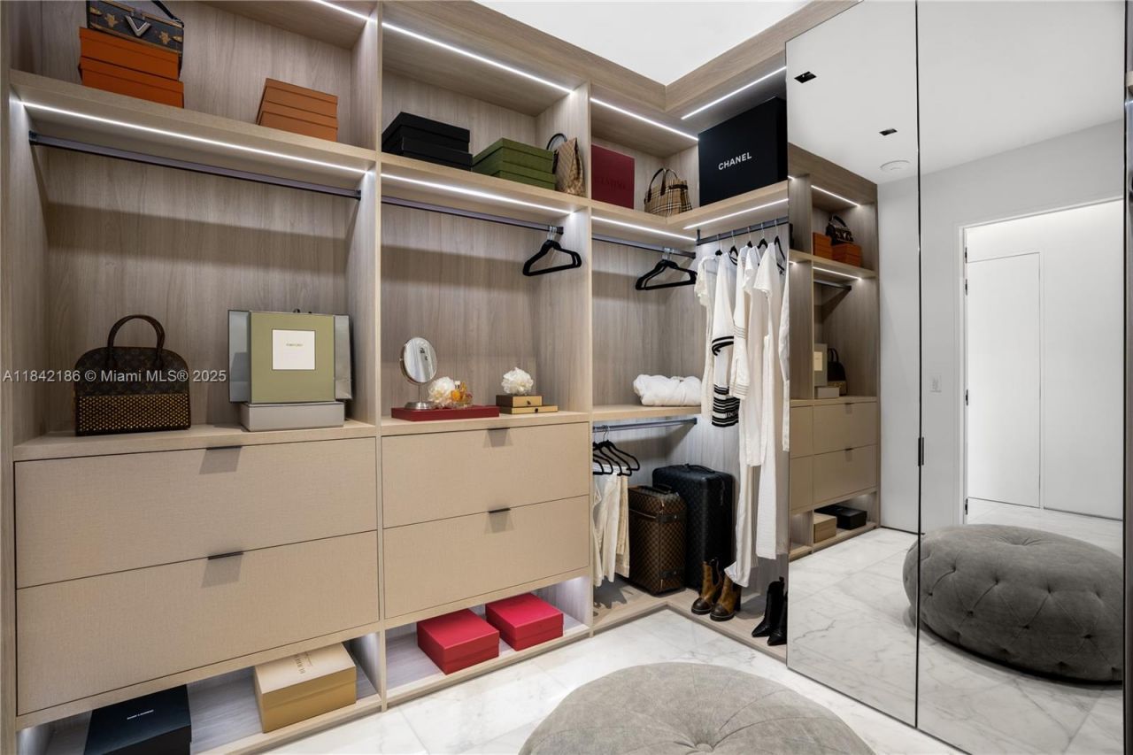 4241 Palm Ln, Miami, FL 33137 Photo