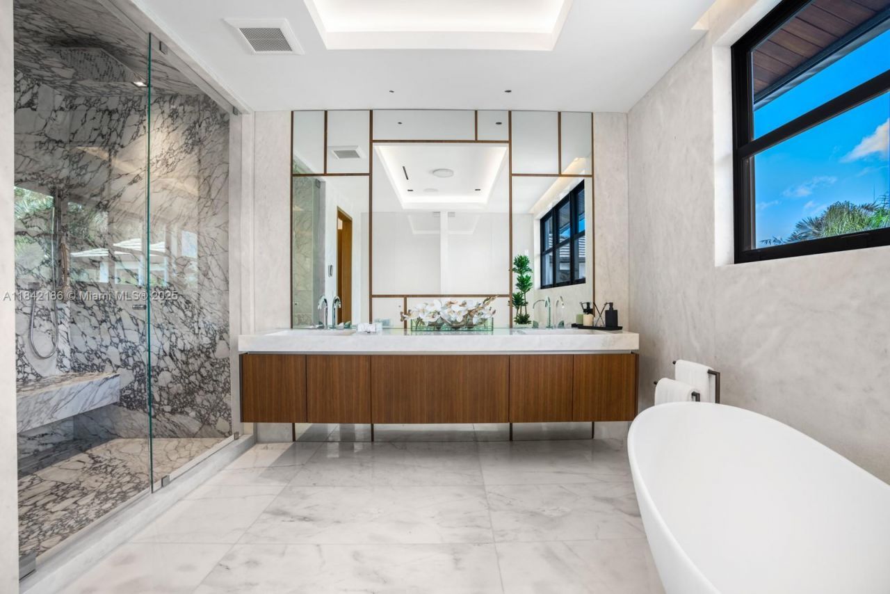 4241 Palm Ln, Miami, FL 33137 Photo