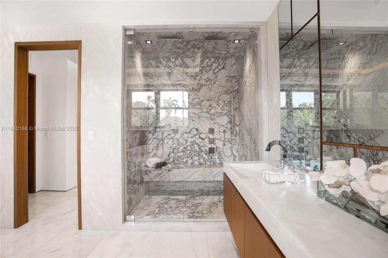 4241 Palm Ln, Miami, FL 33137 Photo