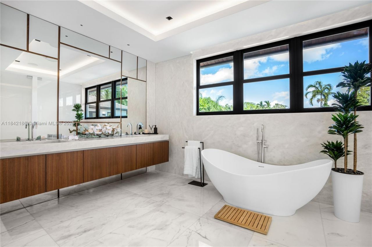 4241 Palm Ln, Miami, FL 33137 Photo