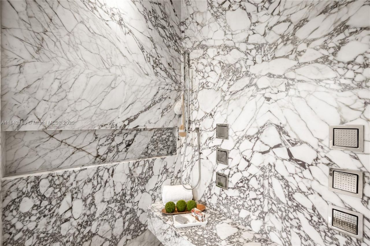 4241 Palm Ln, Miami, FL 33137 Photo