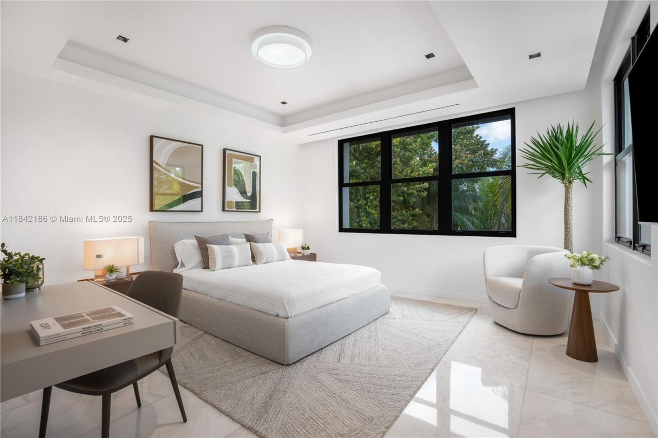 4241 Palm Ln, Miami, FL 33137 Photo