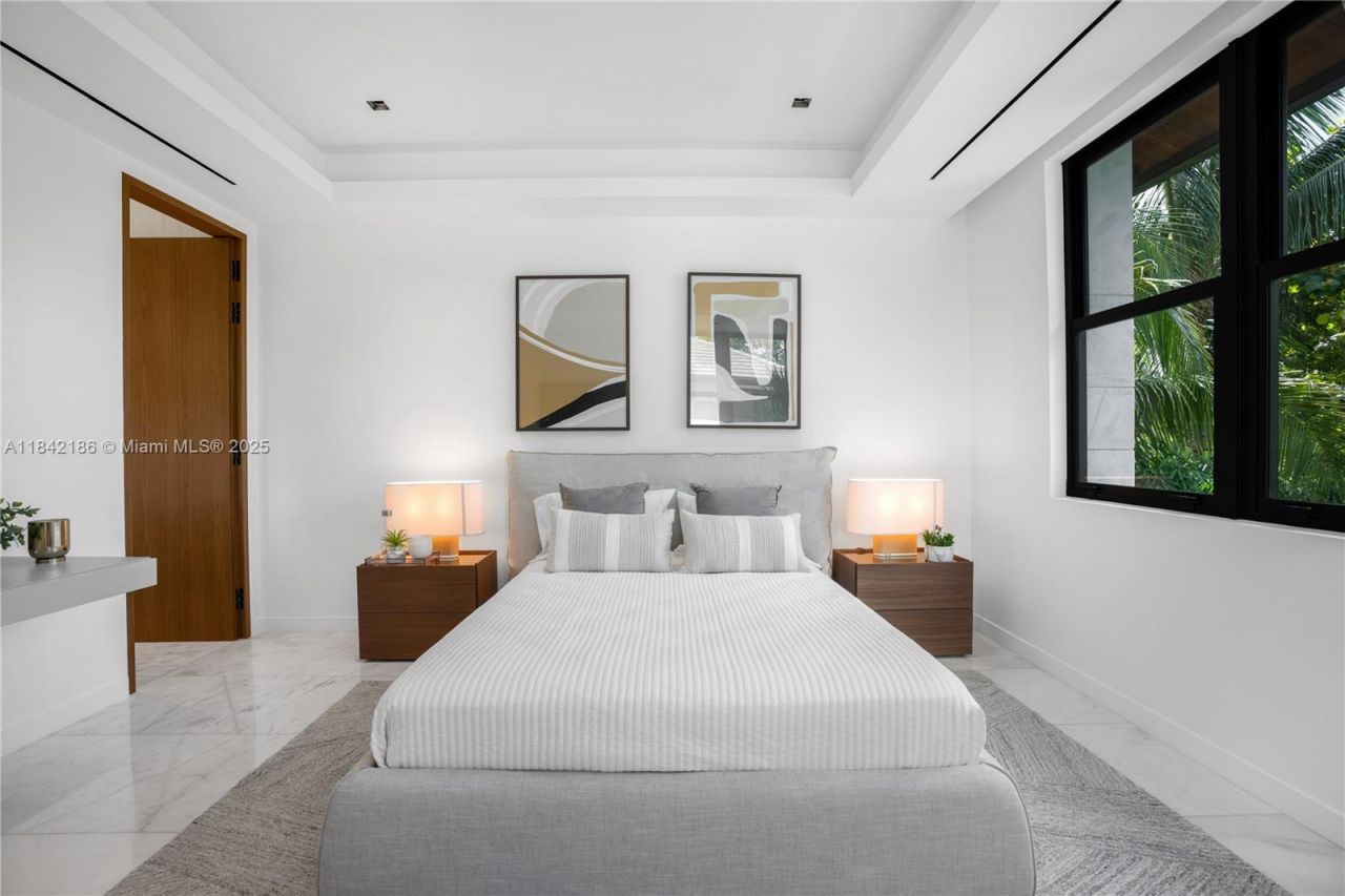 4241 Palm Ln, Miami, FL 33137 Photo