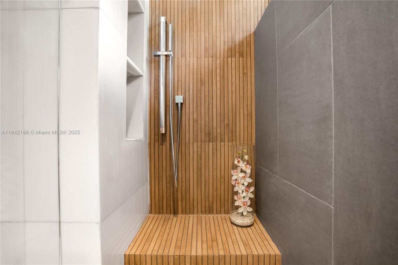 4241 Palm Ln, Miami, FL 33137 Photo