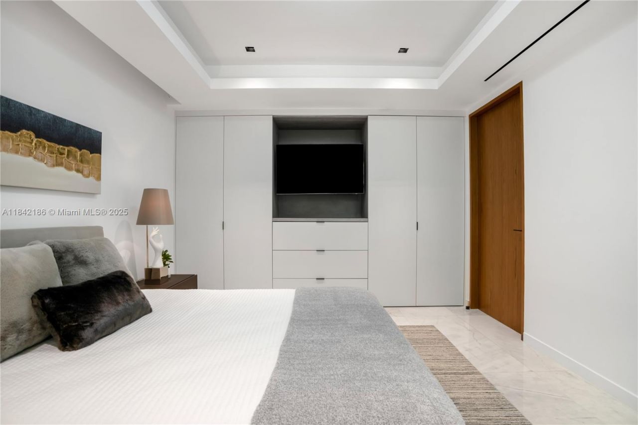 4241 Palm Ln, Miami, FL 33137 Photo