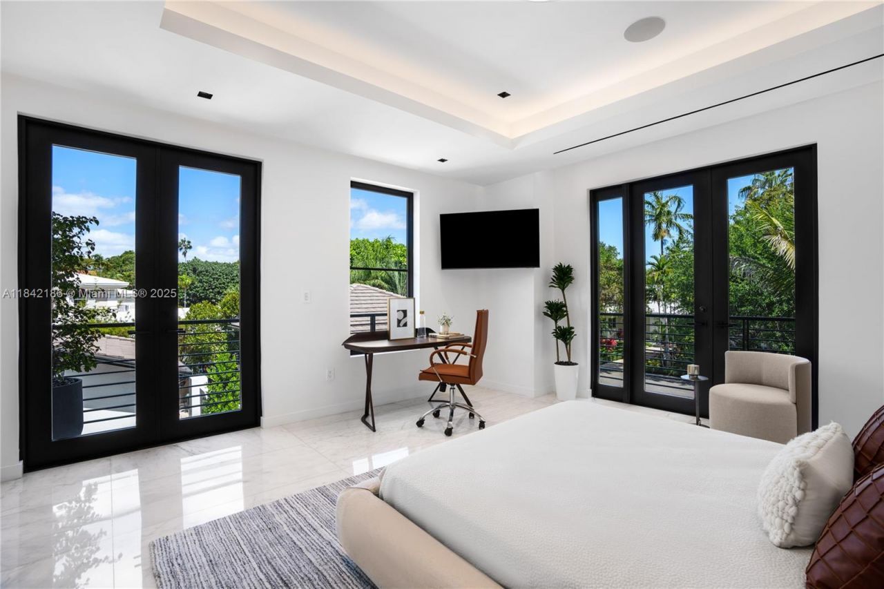 4241 Palm Ln, Miami, FL 33137 Photo