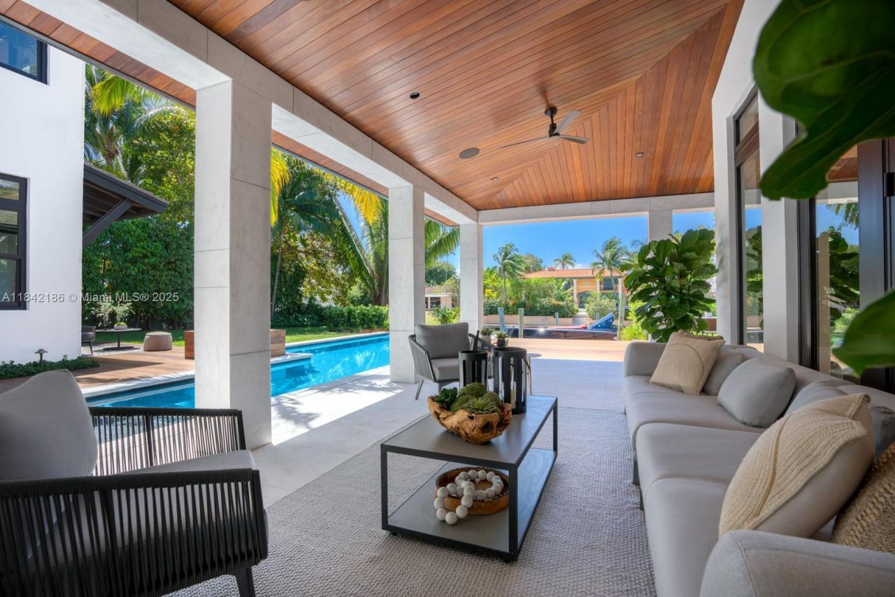 4241 Palm Ln, Miami, FL 33137 Photo