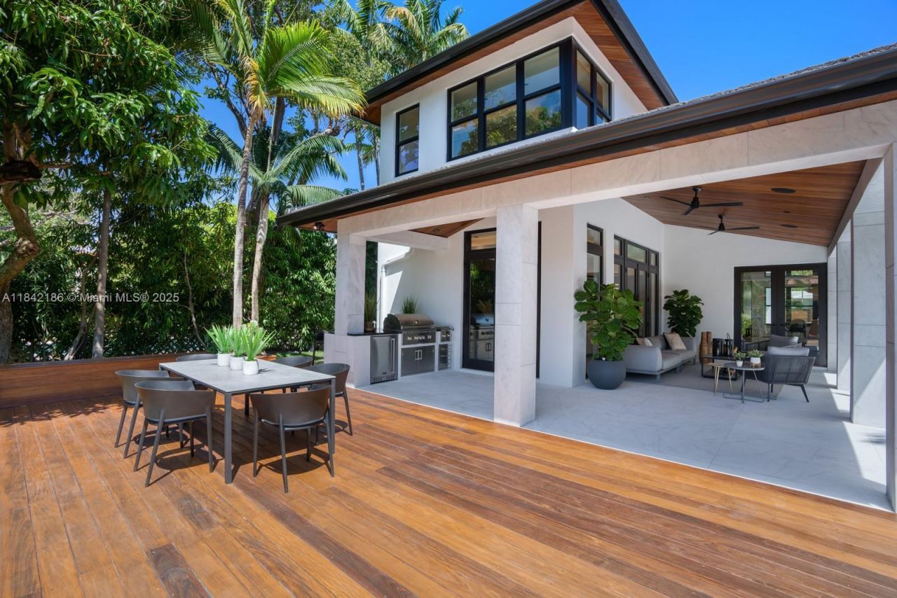 4241 Palm Ln, Miami, FL 33137 Photo