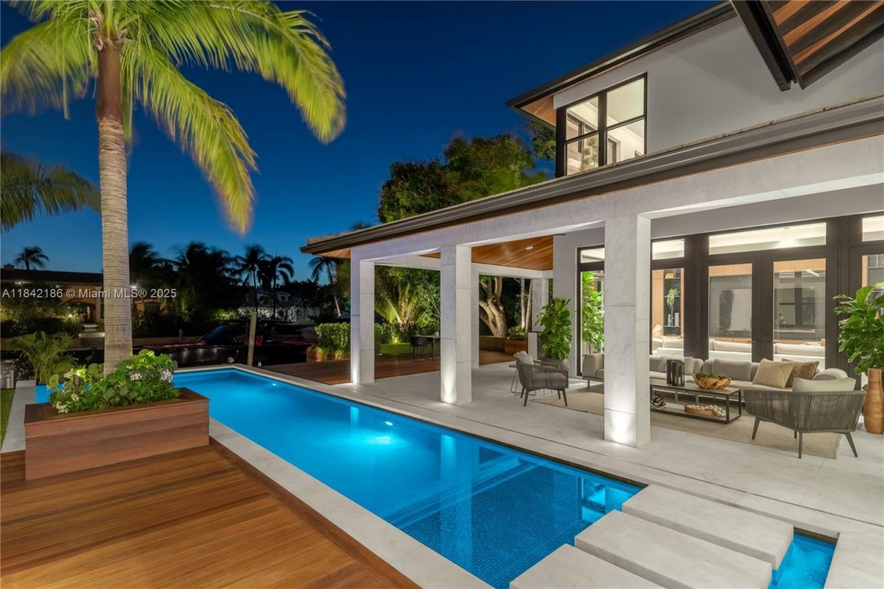 4241 Palm Ln, Miami, FL 33137 Photo