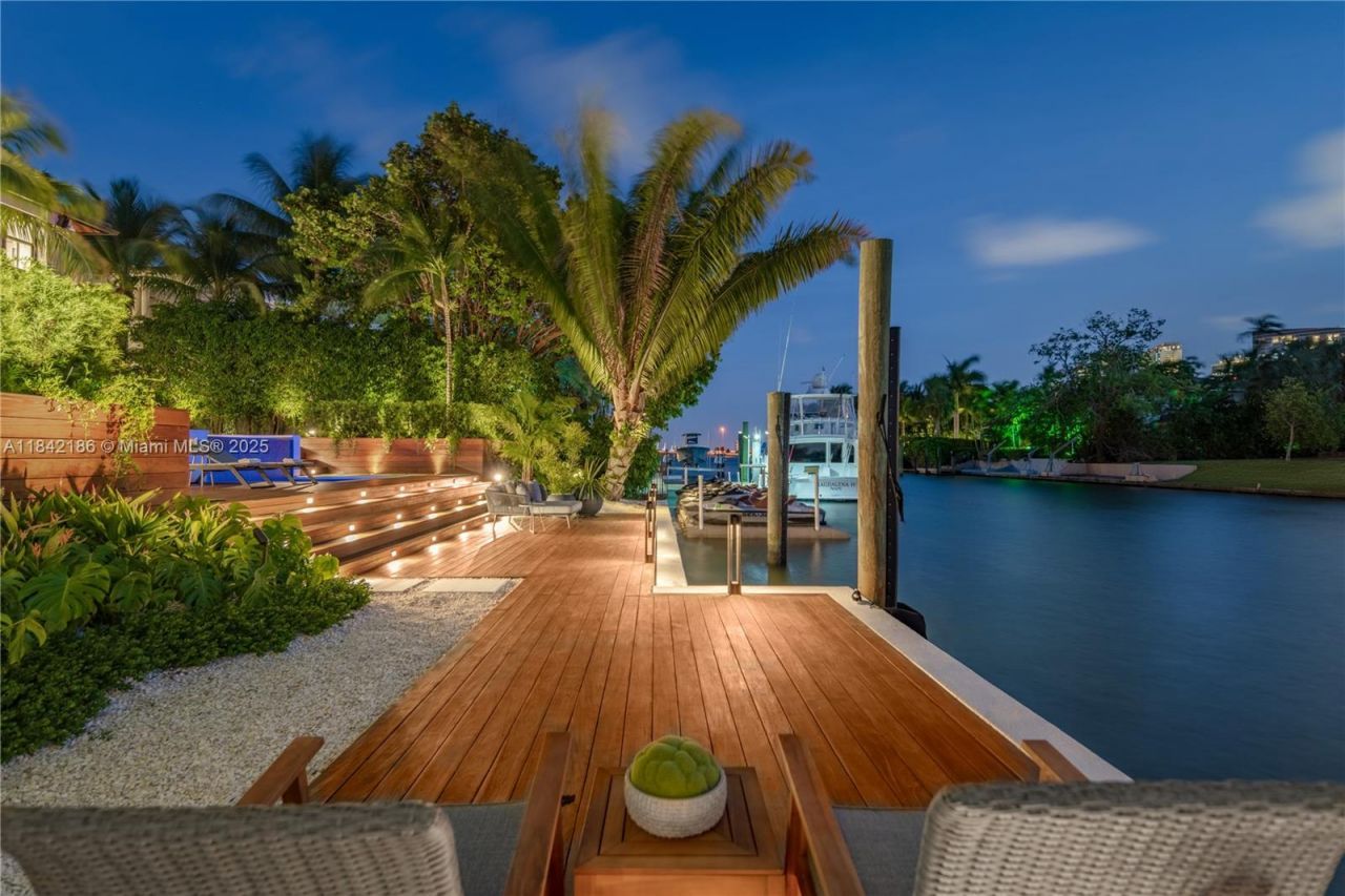 4241 Palm Ln, Miami, FL 33137 Photo