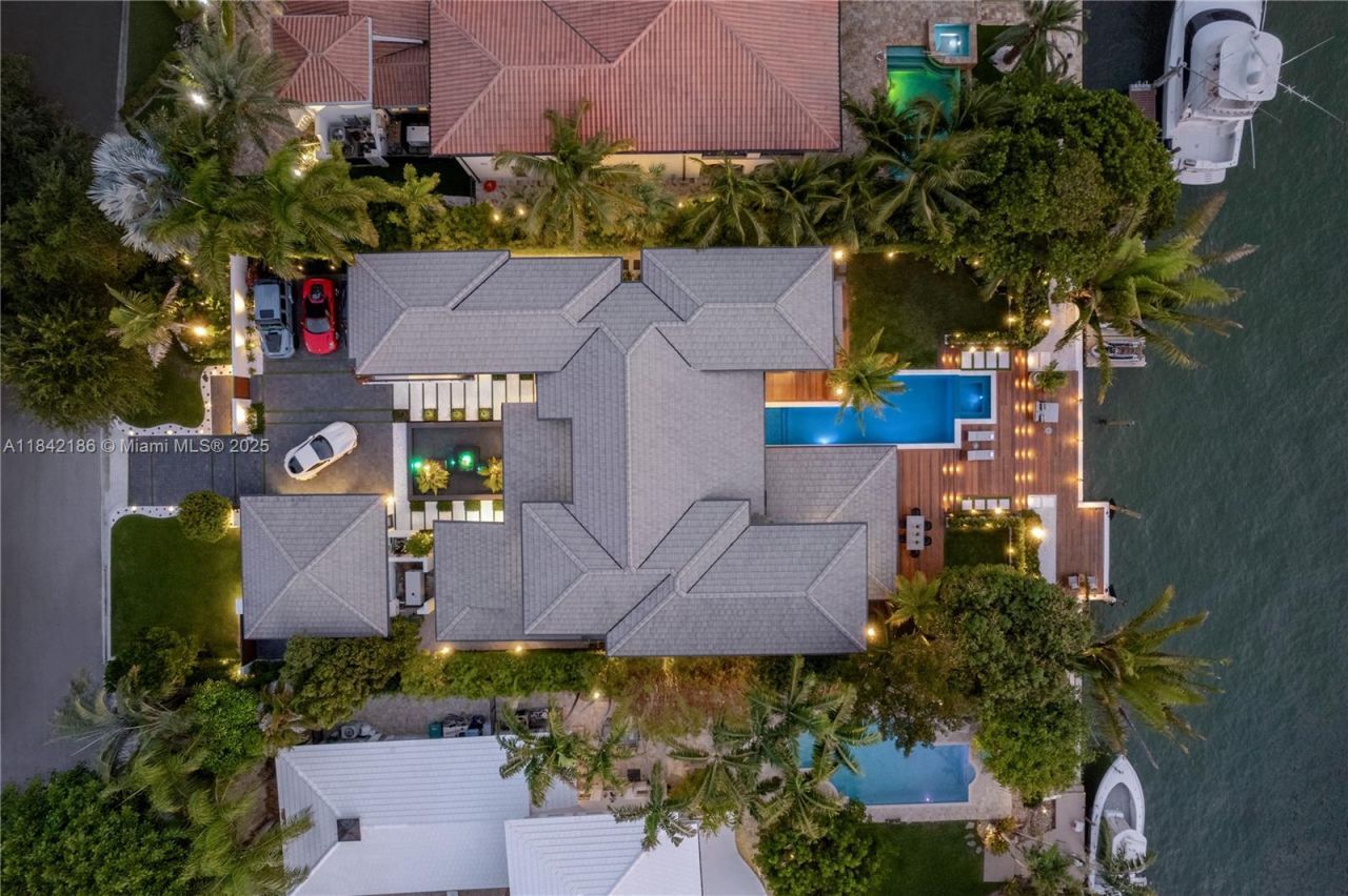 4241 Palm Ln, Miami, FL 33137 Photo