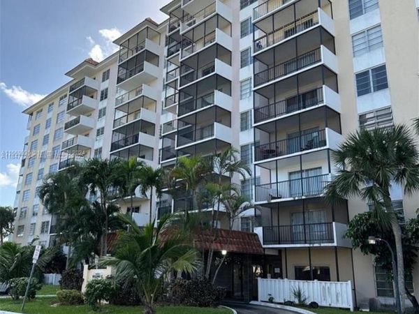 4164 Inverrary Dr, Unit 406, Lauderhill, FL 33319