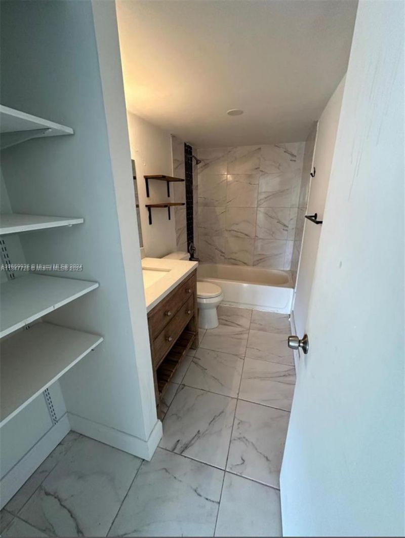 4164 Inverrary Dr, Unit 406, Lauderhill, FL 33319 Photo