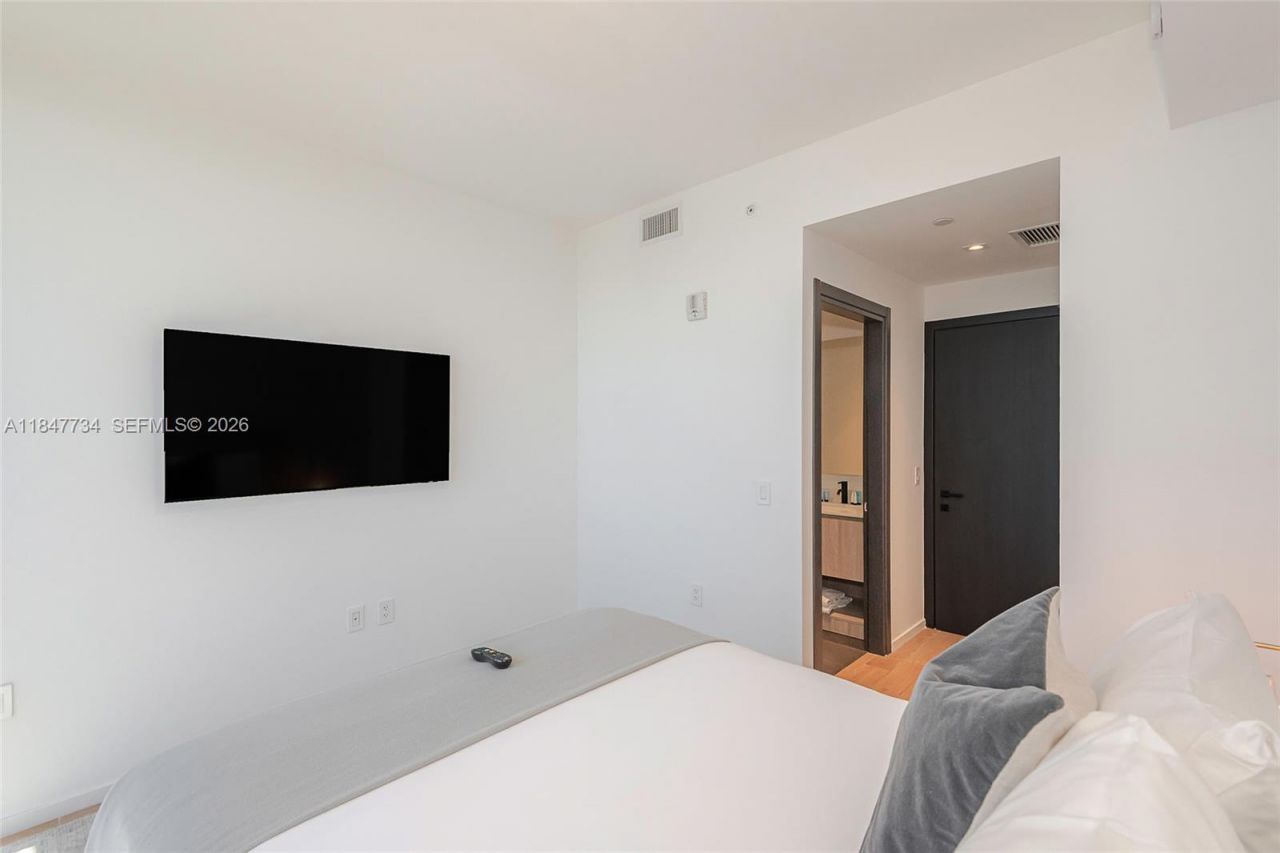 398 NE 5th St, Unit 4417, Miami, FL 33132 Photo