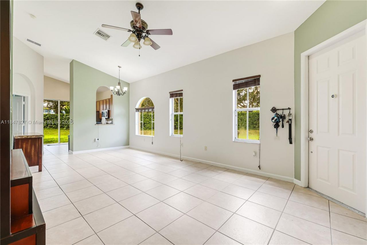 3910 NE 10th Dr, Homestead, FL 33033 Photo