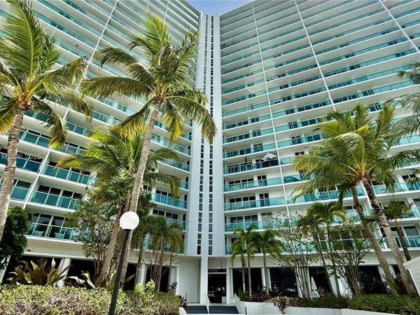100 Bayview Dr, Unit 429, Sunny Isles Beach, FL 33160