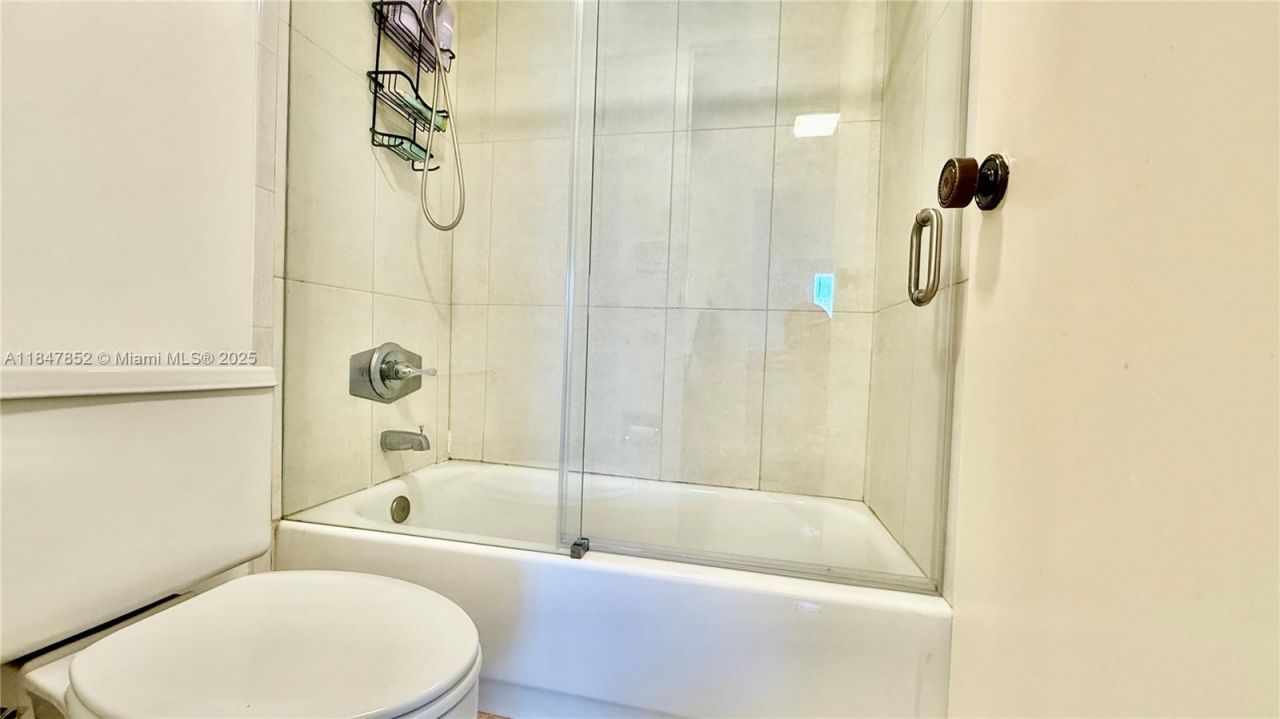 100 Bayview Dr, Unit 429, Sunny Isles Beach, FL 33160 Photo