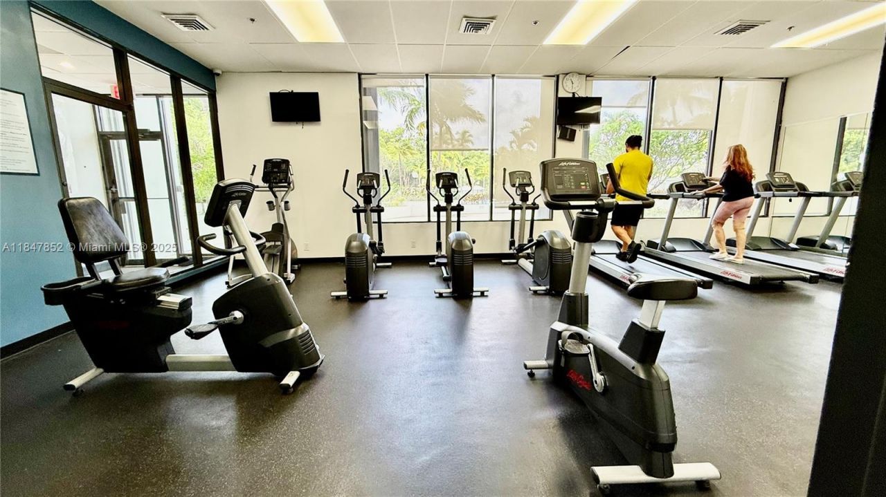 100 Bayview Dr, Unit 429, Sunny Isles Beach, FL 33160 Photo