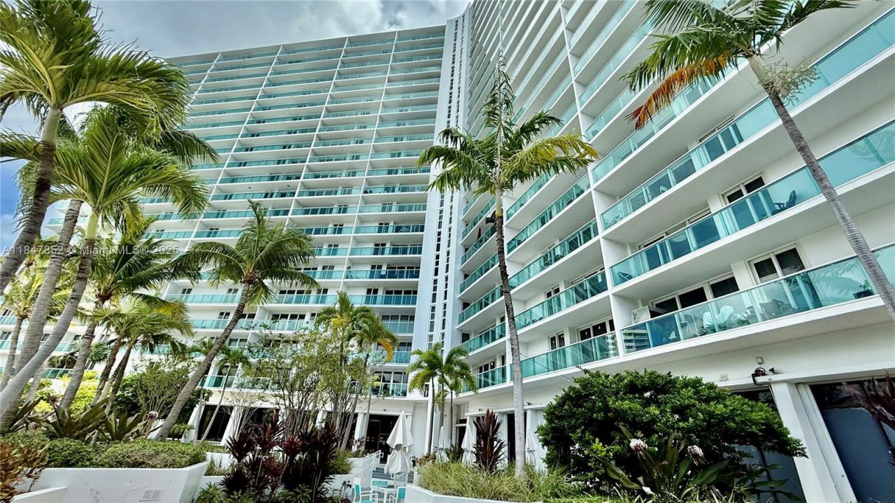 100 Bayview Dr, Unit 429, Sunny Isles Beach, FL 33160 Photo