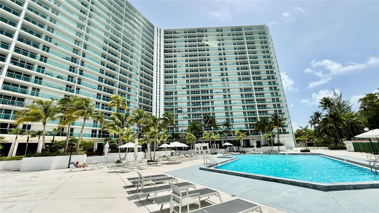 100 Bayview Dr, Unit 429, Sunny Isles Beach, FL 33160 Photo