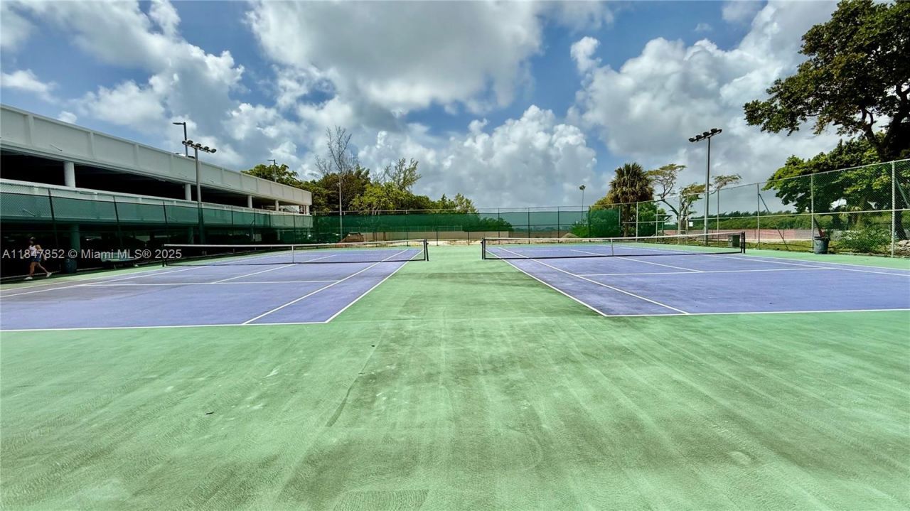 100 Bayview Dr, Unit 429, Sunny Isles Beach, FL 33160 Photo