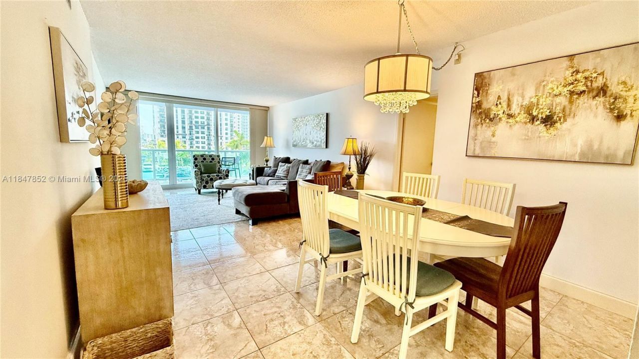 100 Bayview Dr, Unit 429, Sunny Isles Beach, FL 33160 Photo