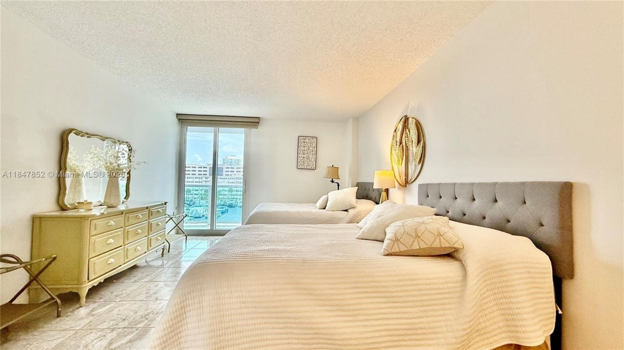 100 Bayview Dr, Unit 429, Sunny Isles Beach, FL 33160 Photo