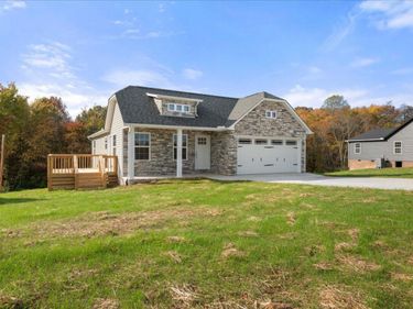 69 Queens Drive, East Bernstadt, KY 40729