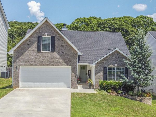 8320 Day Valley Rd, Powell, TN 37849