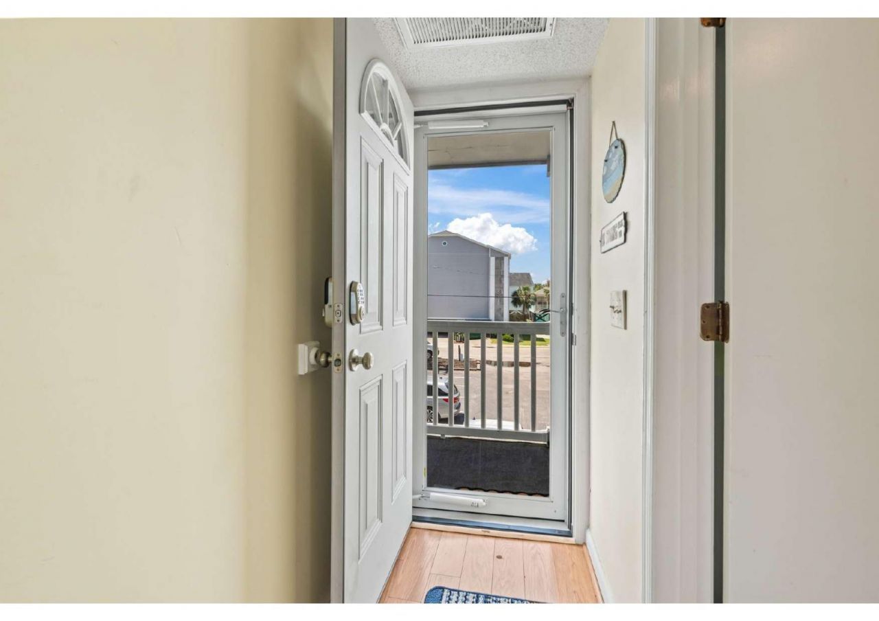 1514 N Waccamaw Dr. Photo 4