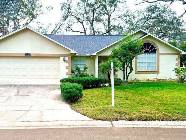 7624 LAKE FOREST CIRCLE, PORT RICHEY, FL 34668