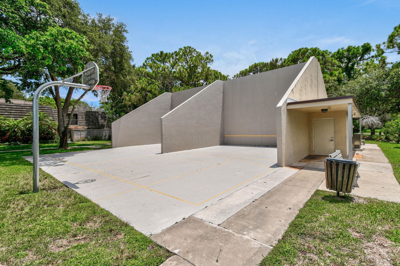 630 6th Terrace, Palm Beach Gardens, FL 33418 Photo