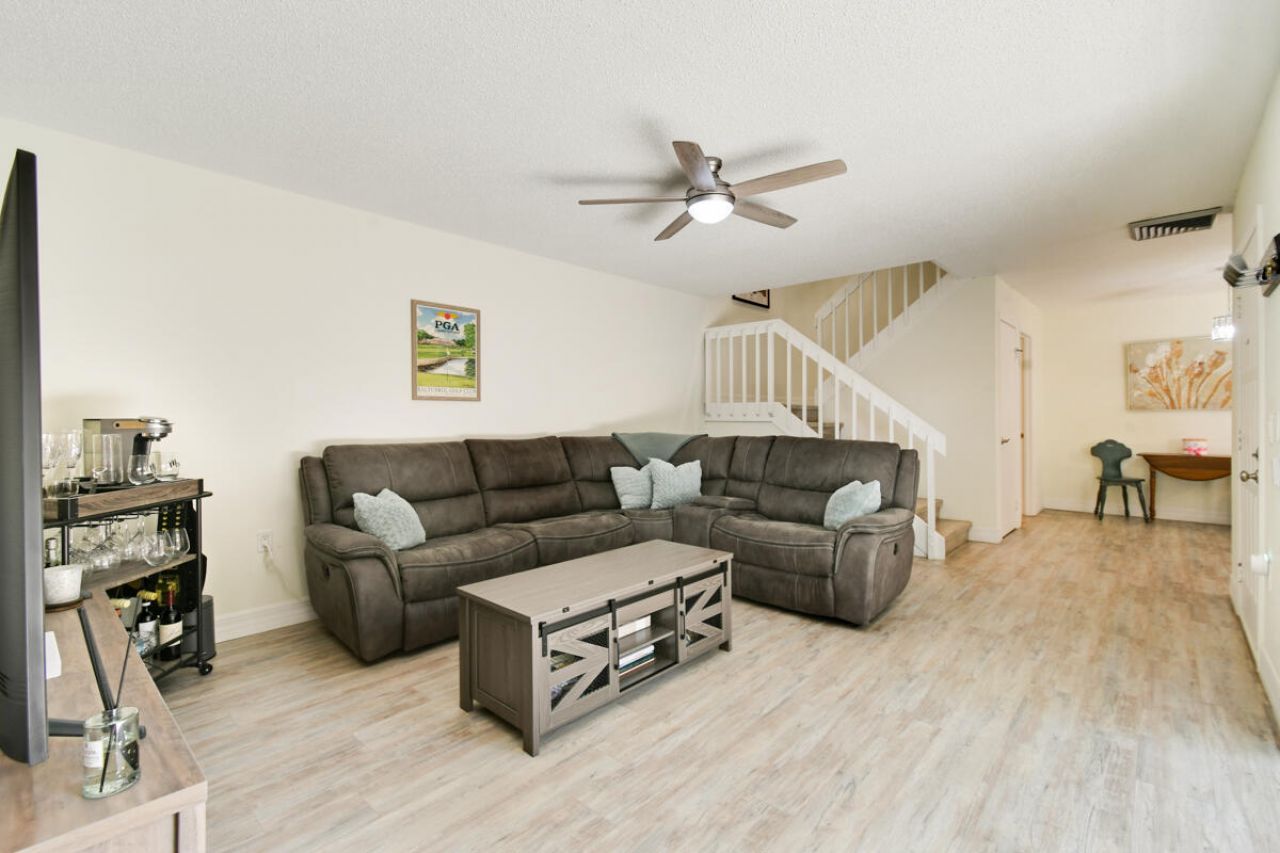 630 6th Terrace, Palm Beach Gardens, FL 33418 Photo