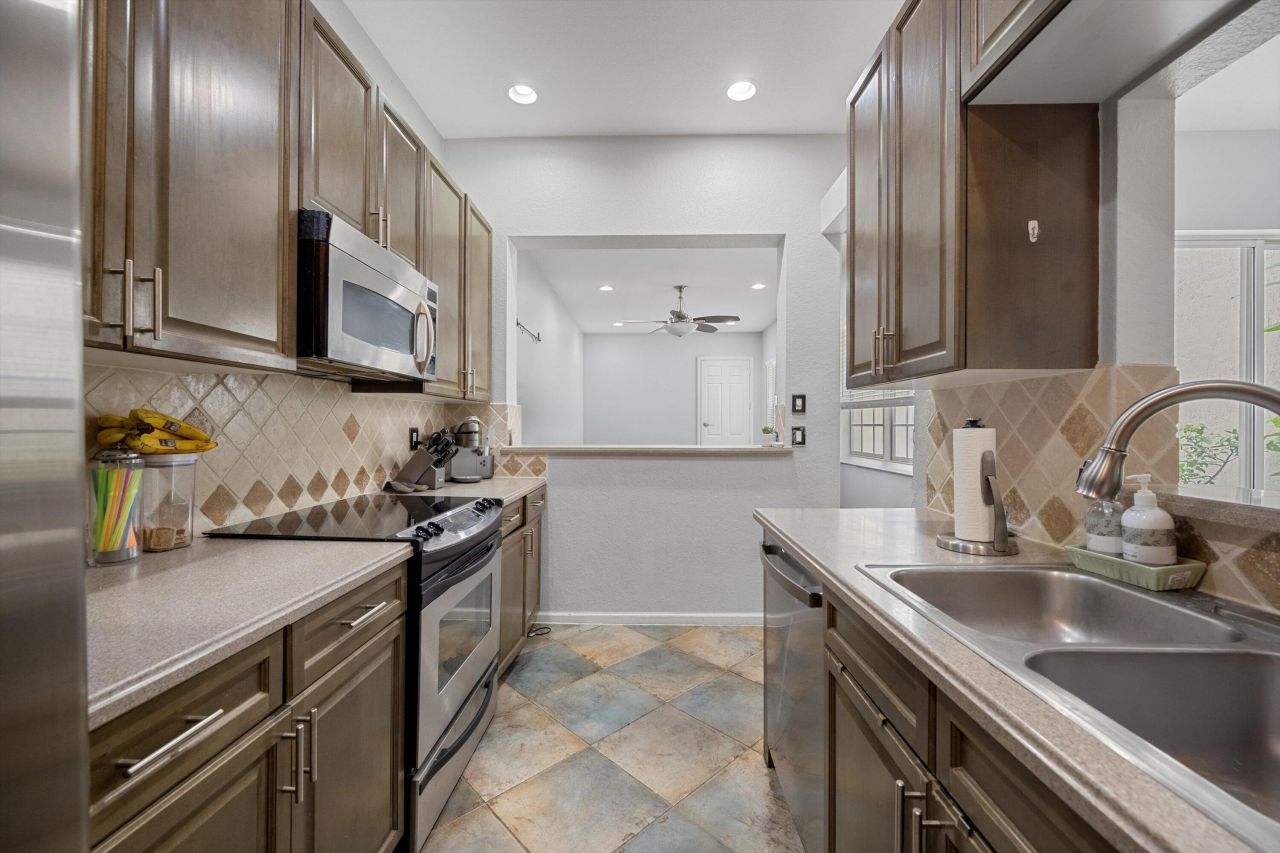 609 NW 24th Avenue, Boynton Beach, FL 33426 Photo