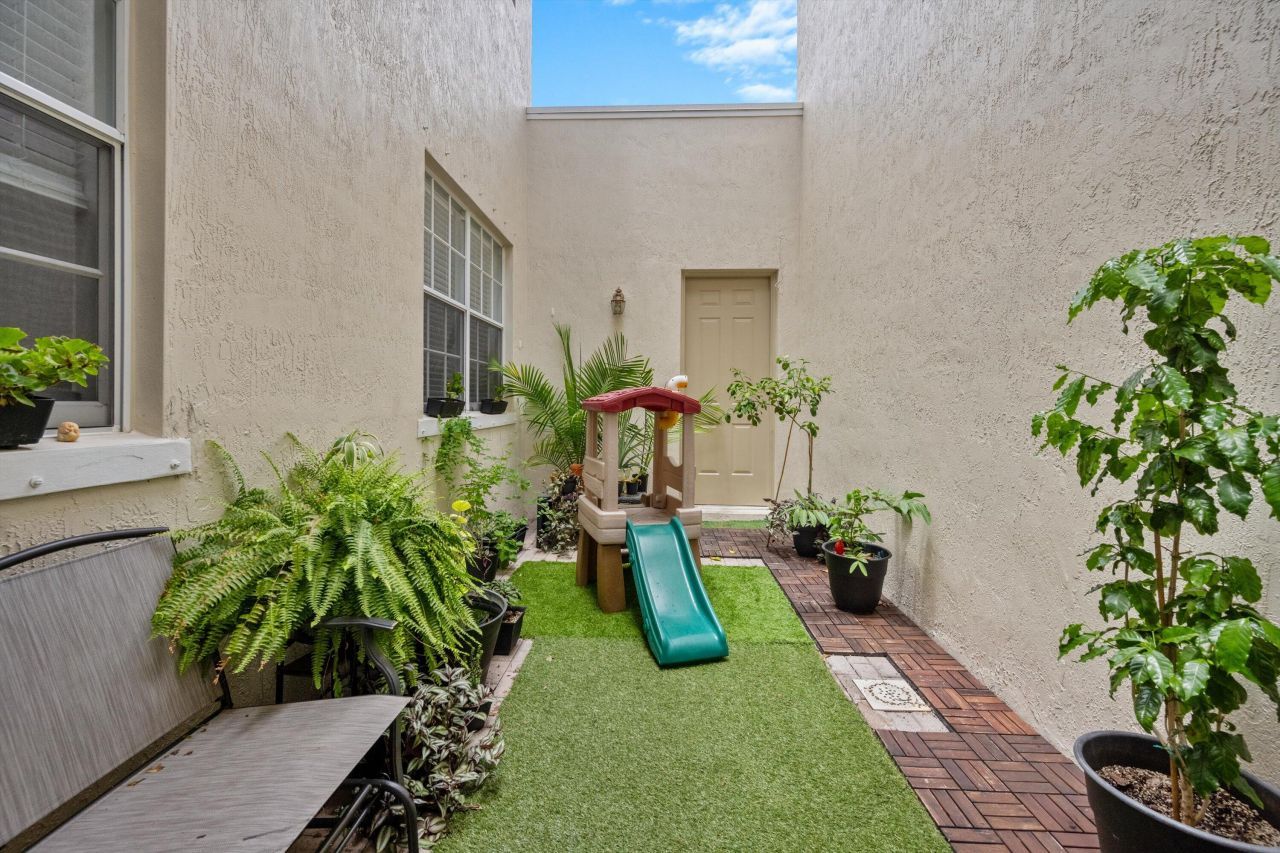 609 NW 24th Avenue, Boynton Beach, FL 33426 Photo