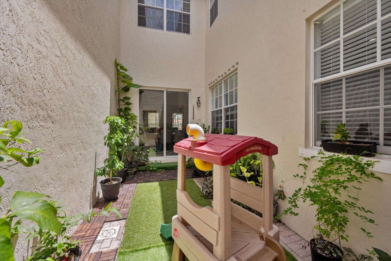 609 NW 24th Avenue, Boynton Beach, FL 33426 Photo