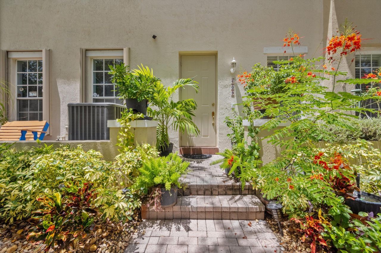 609 NW 24th Avenue, Boynton Beach, FL 33426 Photo